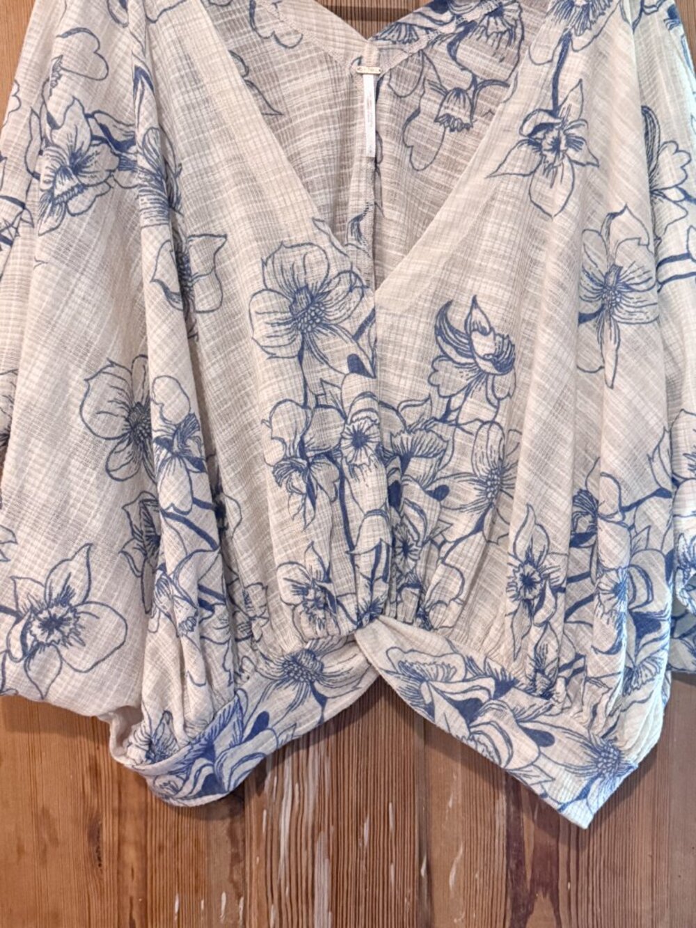 Free People One Dance Floral Printed V Neck Relaxed Fit Top Women's size L - Picture 4 of 6